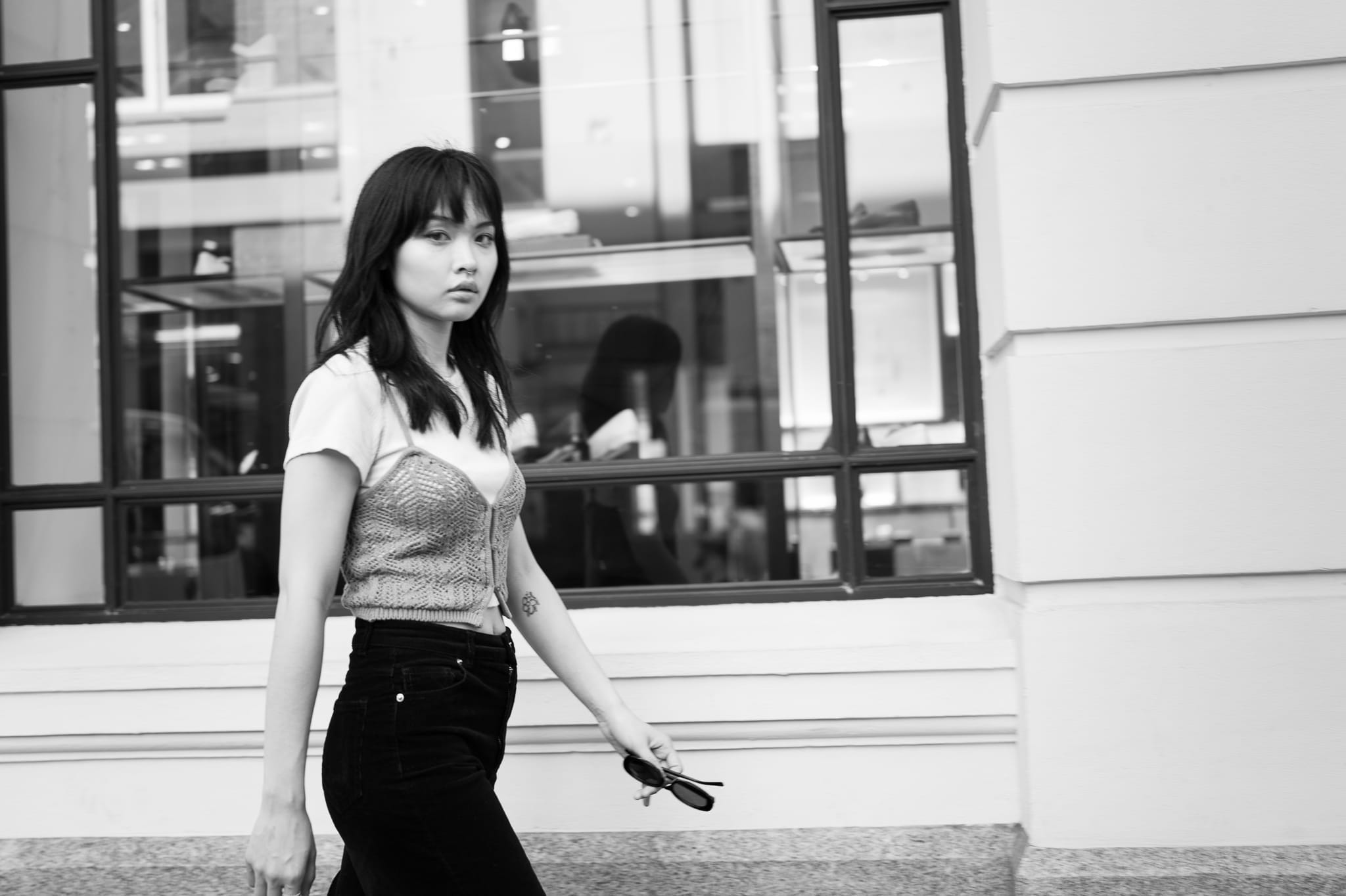 Exploring New Perspectives- The Leica Q3 for Lifestyle Portraits by Arnold Szmerling INTL Photographer. This image was also captured in Black and White.