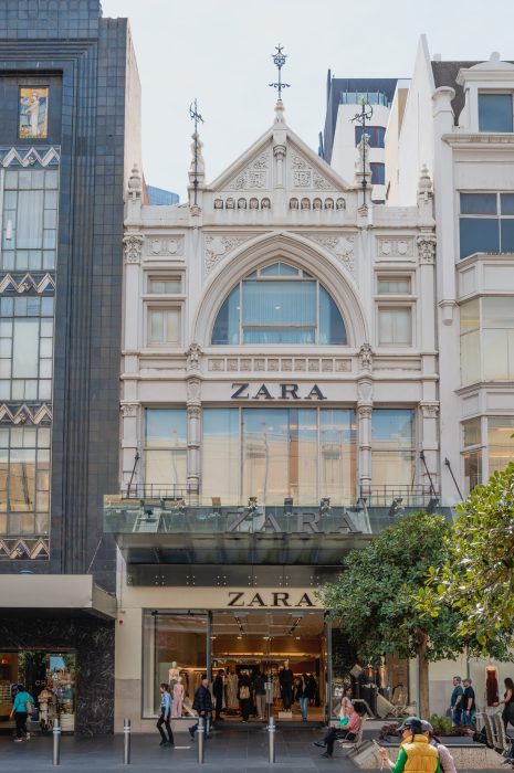arnold-szmerling-leica-q3-street-zara-building-melbourne