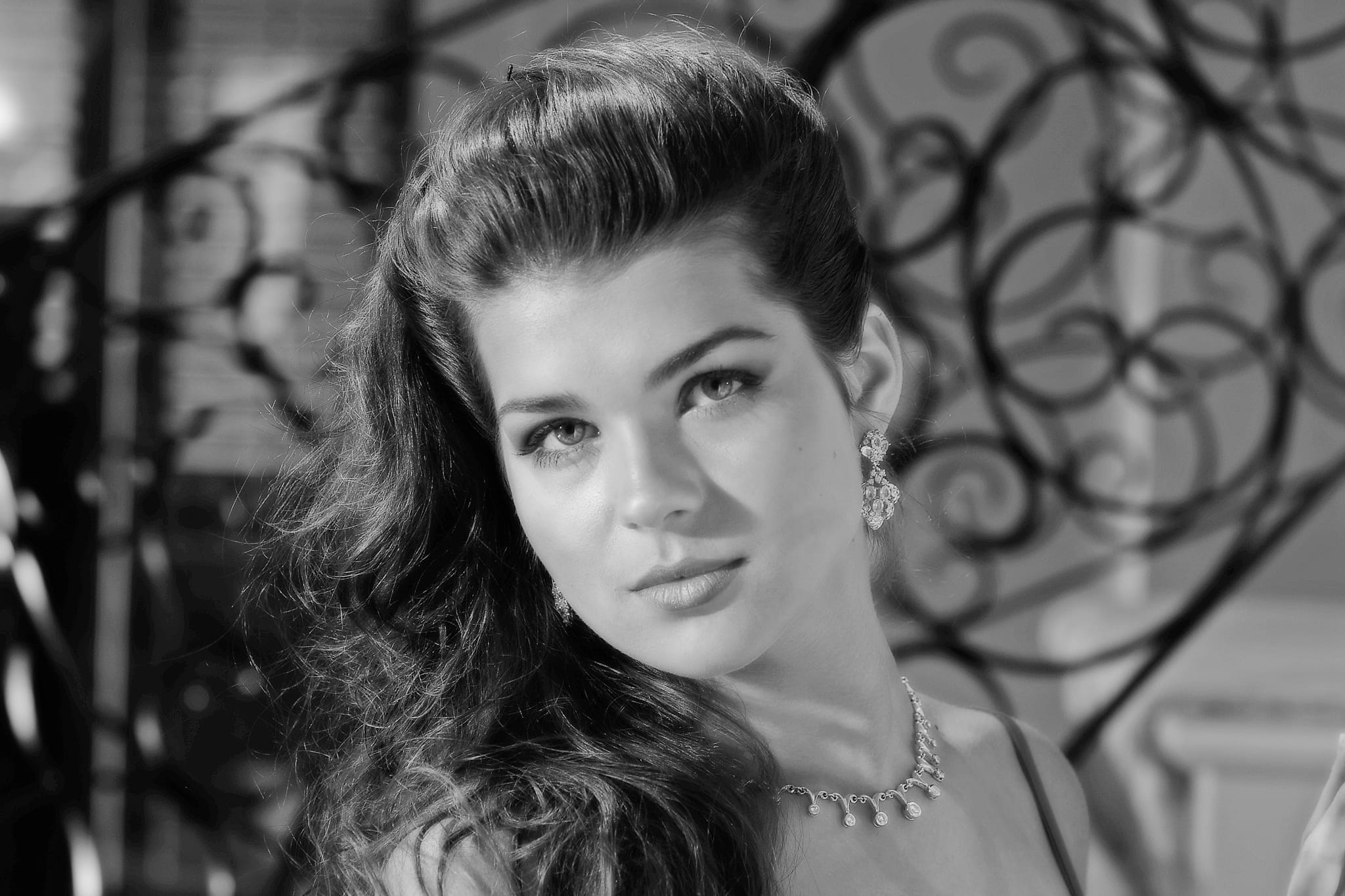 A black and white glamour portrait of stunning female with Tiffany diamonds in Australia, captured with natural light for the 2026 Founder’s Residency by Arnold Szmerling.